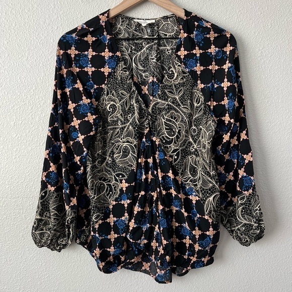 Entro Black Blue Flowy Boho Floral Abstract Top- Size Small - Picture 4 of 11